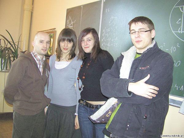 Młodzi aktorzy wraz z nauczycielem (od lewej): Marcin Cyran, Roksana Lewak, Karina Makulewicz i Robert Lewak