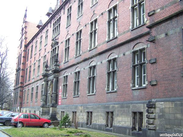 Od 1951 roku Zakład Poprawczy i Schronisko dla Nieletnich mieści się w zabytkowym budynku, gdzie dawniej swoją siedzibę miał pruski Sąd Krajowy
