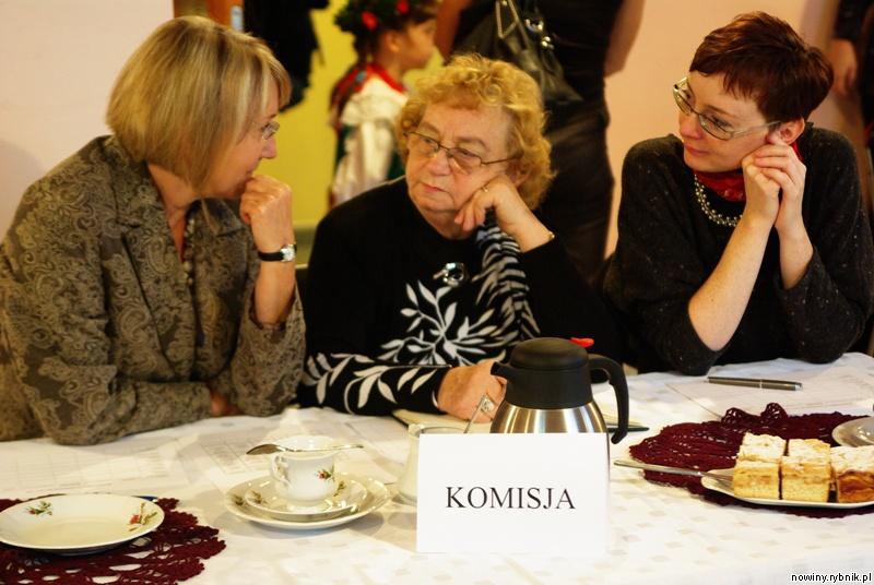 Irena Sauer (w środku) pisze po śląsku, bierze udział w konkursach folklorystycznych i gwarowych / Powiat Wodzisławski