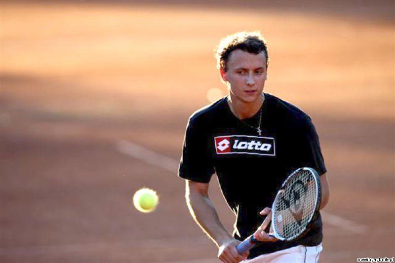 26-letni raciborzanin Michał Lewandowski wielokrotnie zdobywał drużynowe mistrzostwo Polski w tenisie ziemnym / Archiwum rodzinne