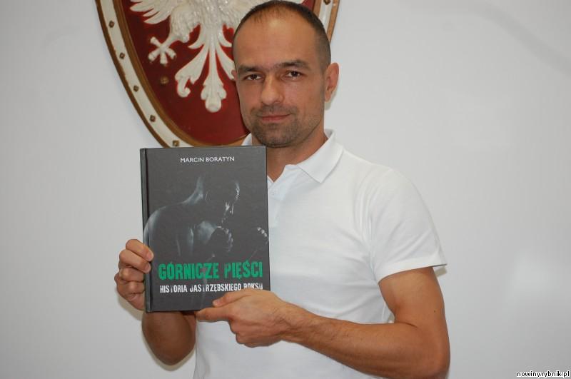 Marcin Boratyn prezentuje swoją ksiażkę / Ireneusz Stajer