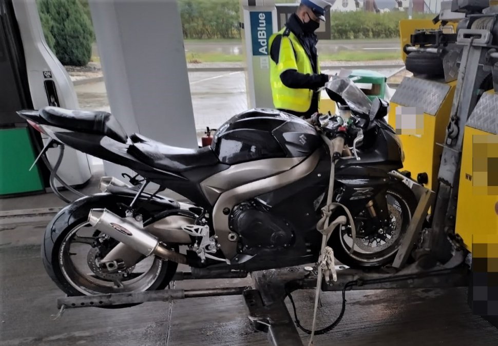 Policja Mikołów Motocyklista tłumaczył policjantom brawurową jazdę tym, że było mu zimno, więc chciał szybko dojechać do domu