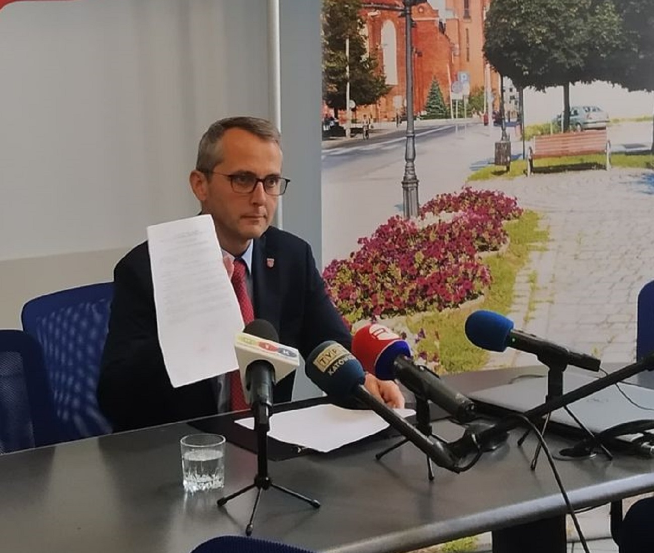 UM Racibórz Prezydent Dariusz Polowy ogłasza decyzję o zwolnieniu swego pierwszego zastępcy