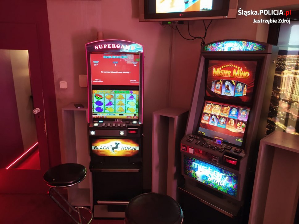 Policja/W lokalu znaleziono cztery automaty do hazardu