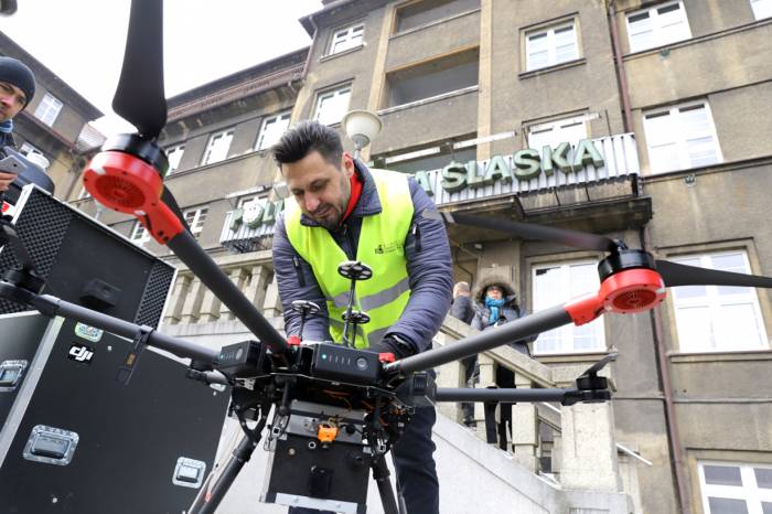 Dominik Gajda Do wyłapywania kopciuchów z powietrza służą między innymi drony