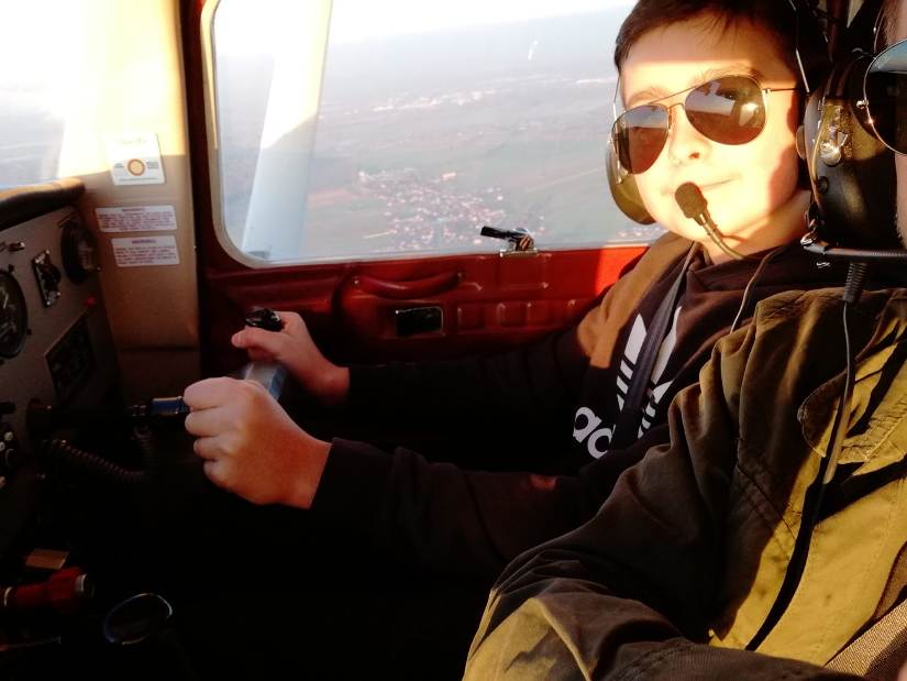  www.zory.pl 12-letni Franek Krakowczyk w kokpicie samolotu