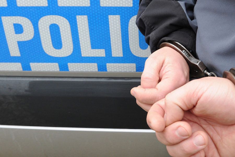 Policja Wodzisławski policjant zauważył na ulicy Tysiąclecia mężczyznę, którego skojarzył z baz danych jako poszukiwanego przez wymiar sprawiedliwości.