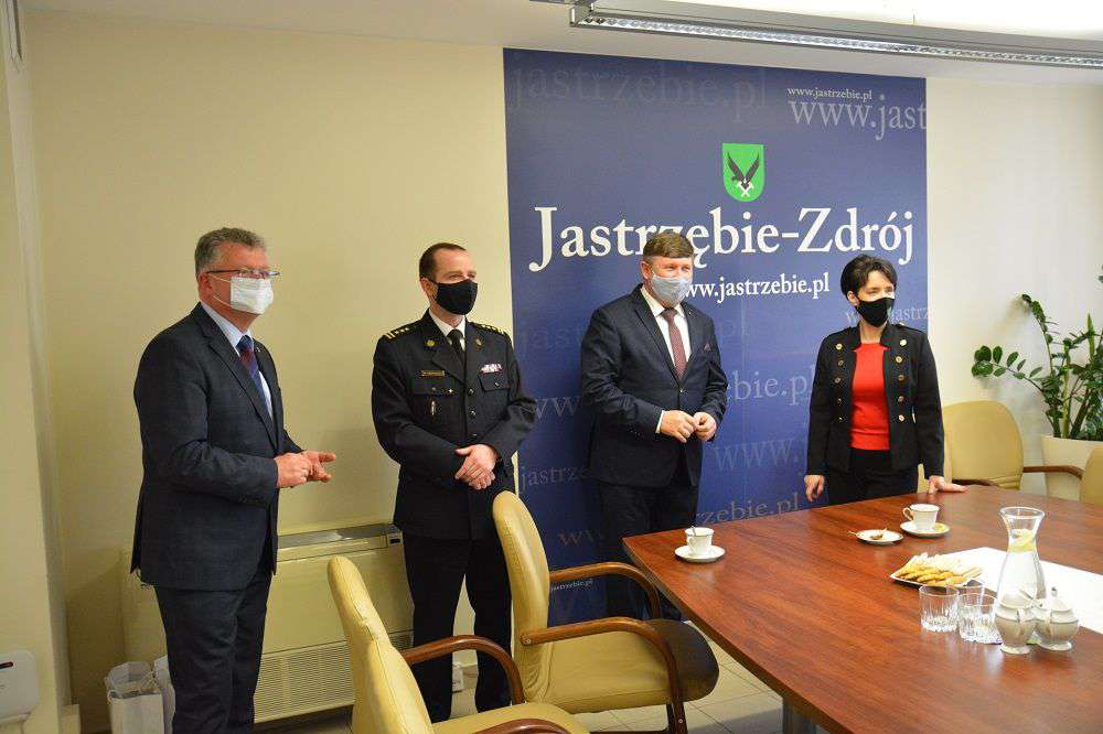 www.jastrzębie.pl Sadowska-Lasyk Prezydent Anna Hetman z przedstawicielami obdarowanych gmina i jednostek OSP