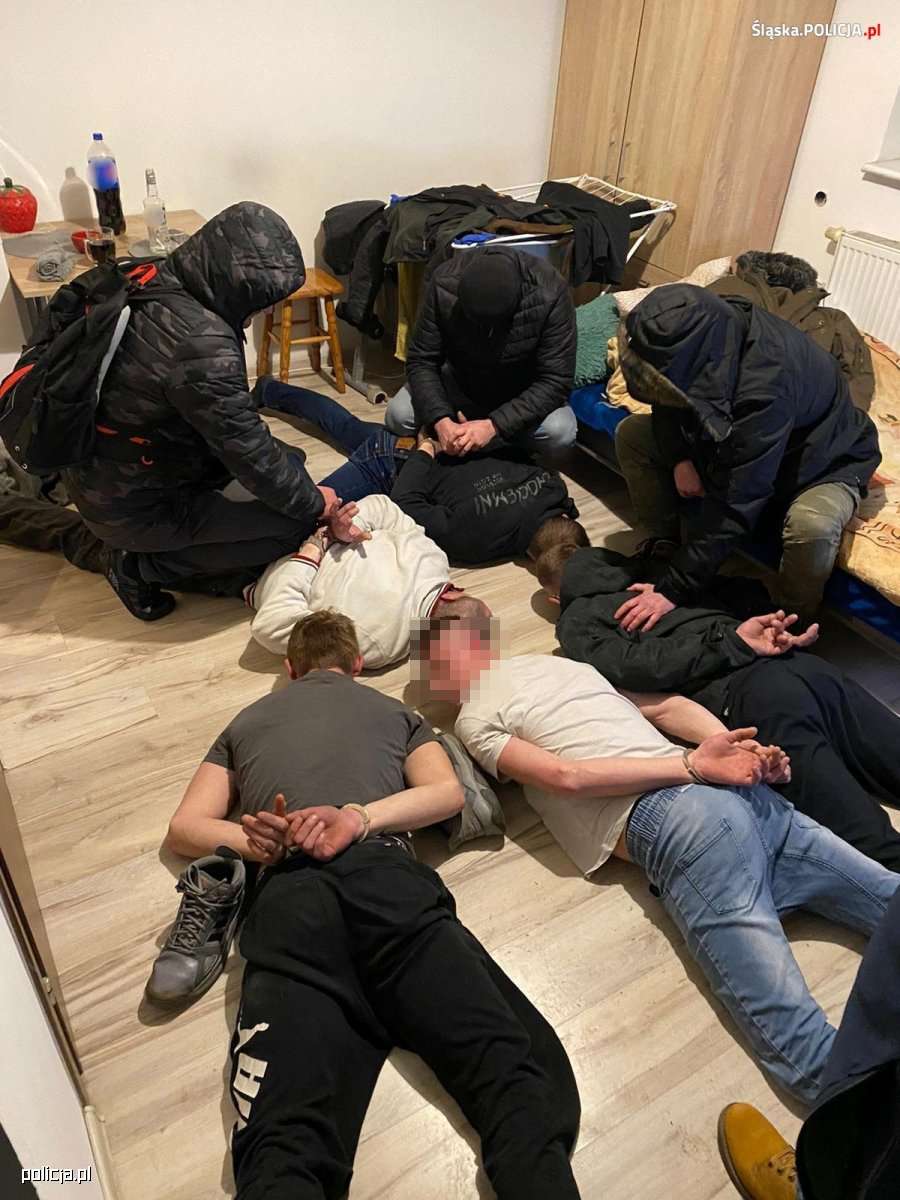 Policja.pl Czterej mieszkańcy powiatu żywieckiego od stycznia siedzą w areszcie śledczym  