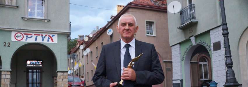 UM Wodzisław Prezes Towarzystwa Miłośników Ziemi Wodzisławskiej Kazimierz Cichy otrzymał Złotego Wawrzyna w 2019 roku