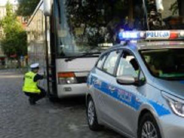 KMP Rybnik Policja wstępnie ustaliła, że 14-letniego rowerzystę potrącił autobus przegubowy 